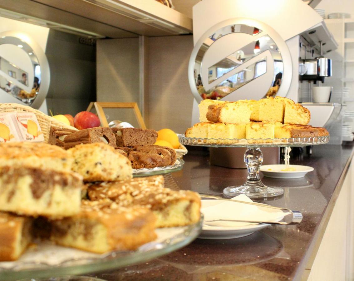 Hotel Adigrat Riccione con Ristorante Esterno foto