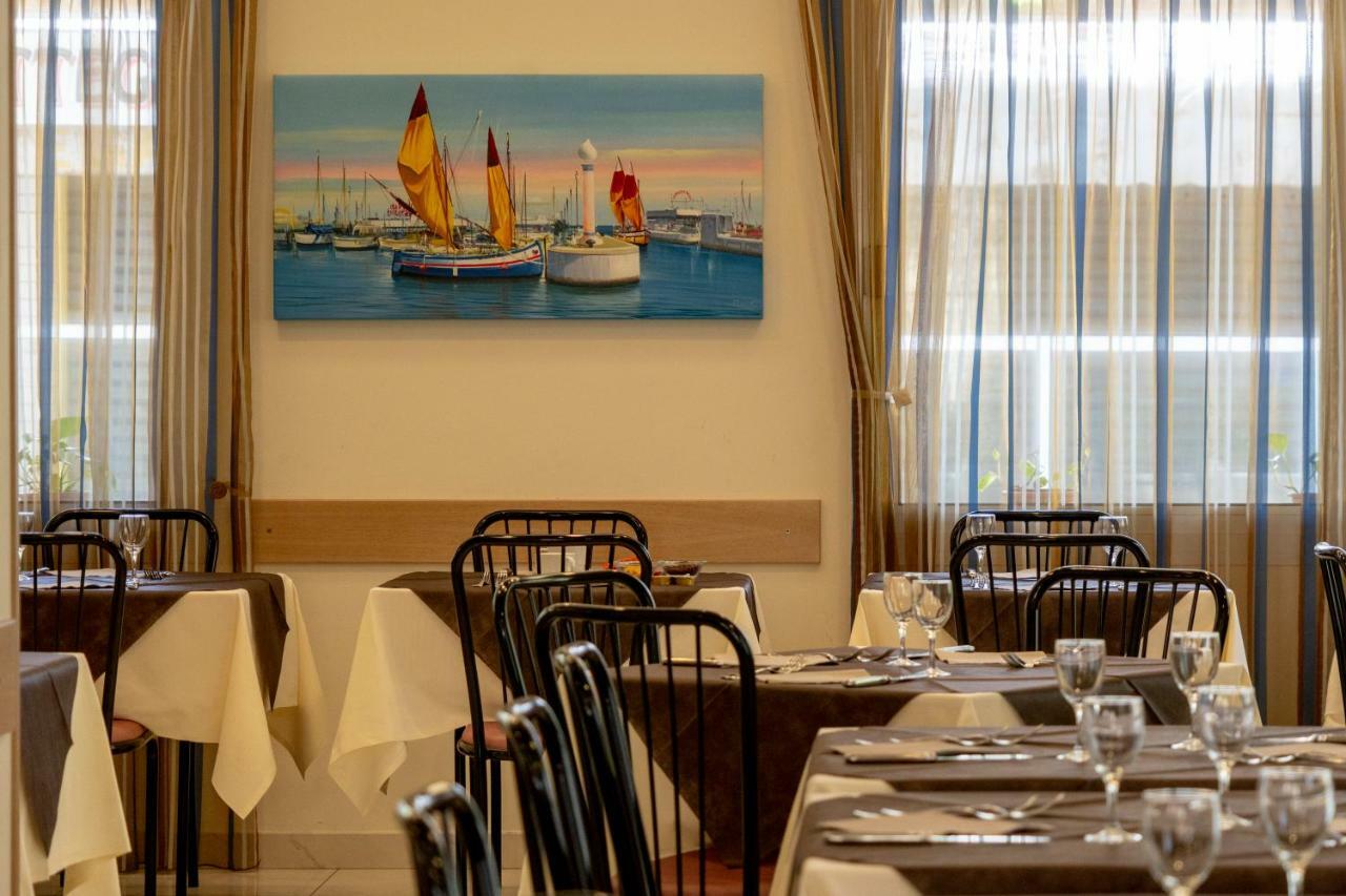 Hotel Adigrat Riccione con Ristorante Esterno foto