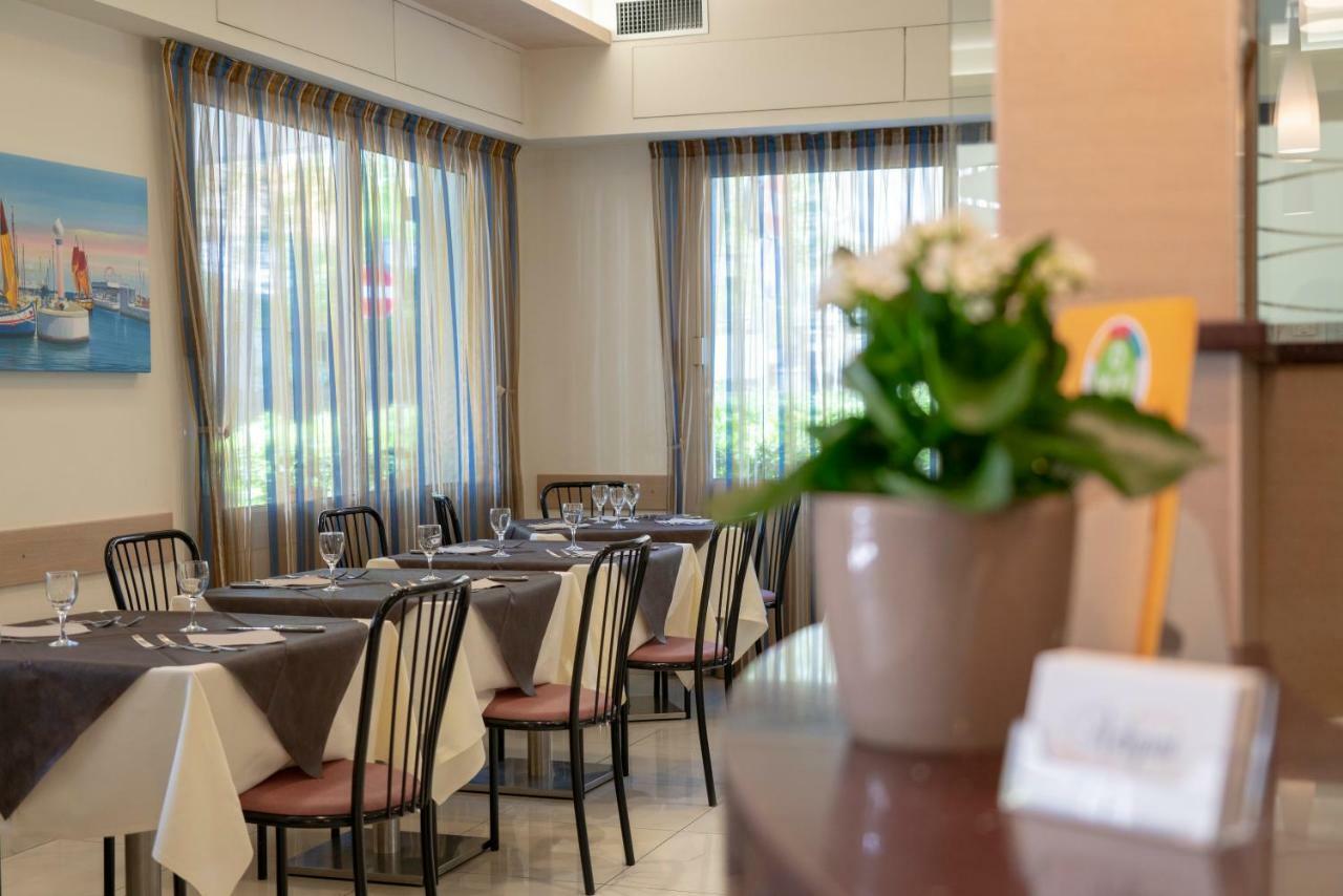 Hotel Adigrat Riccione con Ristorante Esterno foto