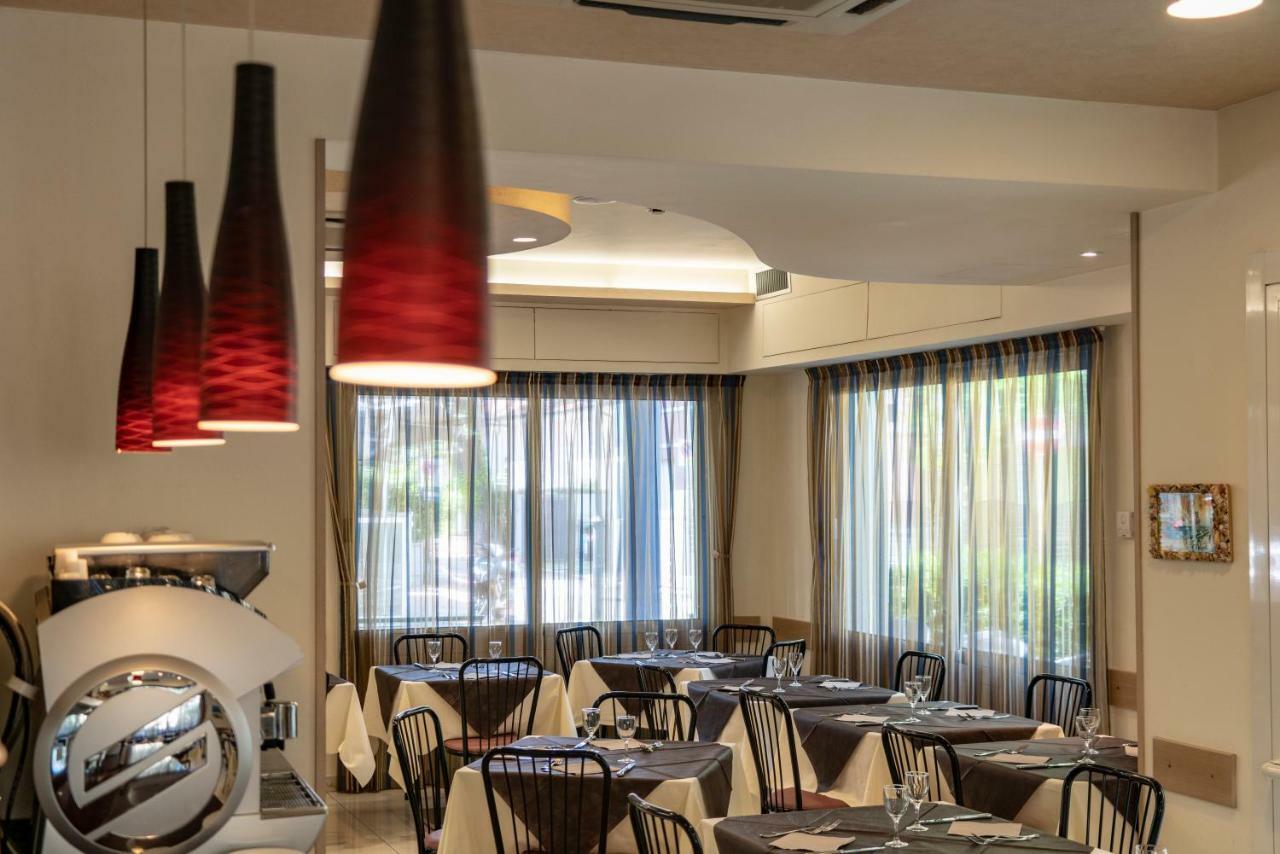 Hotel Adigrat Riccione con Ristorante Esterno foto