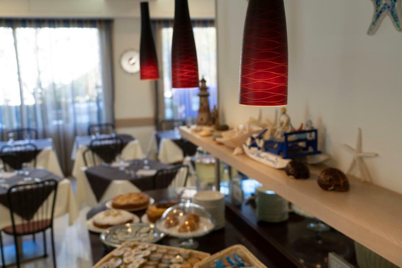 Hotel Adigrat Riccione con Ristorante Esterno foto