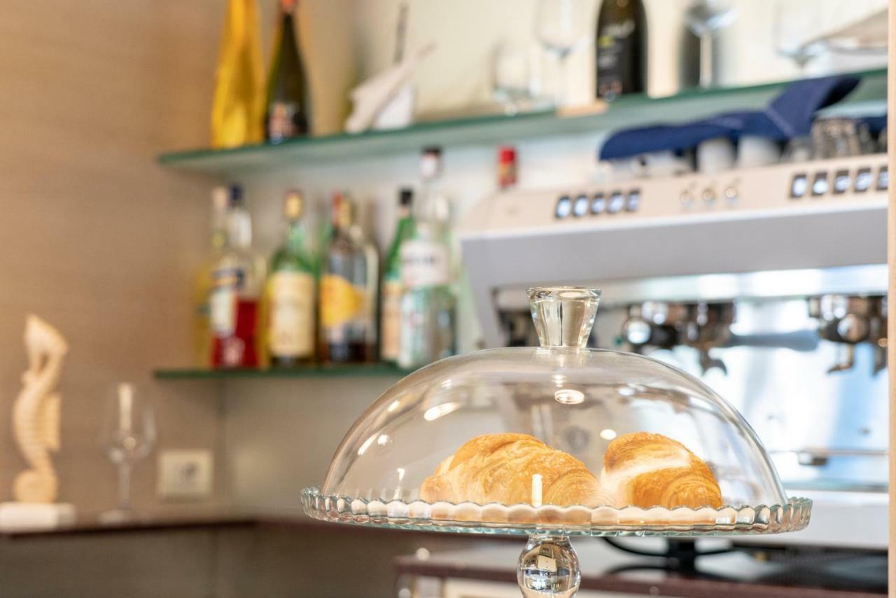 Hotel Adigrat Riccione con Ristorante Esterno foto
